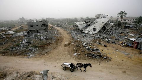 Lla devastada aldea de Mughraqa despues de tres semanas de ofensiva israel en la Franja de Gaza.