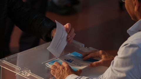 Votaciones en el colegio del IES Antn Fraguas, en Fontias