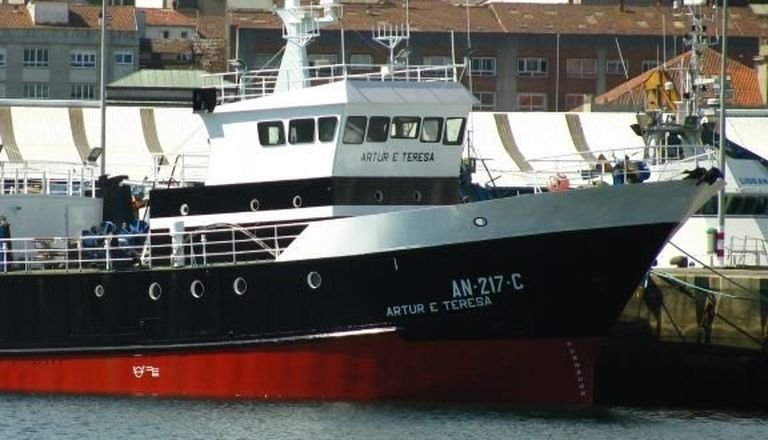 Remolcado un pesquero con seis tripulantes que quedó sin gobierno en la boca norte de la ría de Vigo