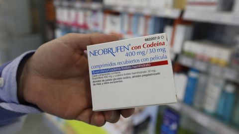 Neobrufen con codeína en una farmacia de Ourense