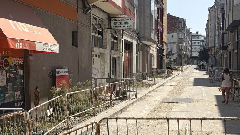 Los lucenses celebran el plan de renovación de A Milagrosa y Feijoo: «Víñanos ben que nos puxeran ascensor»