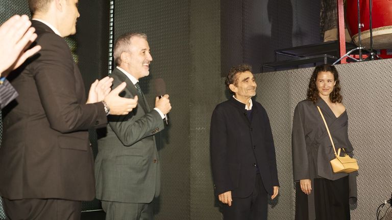 Adolfo Domínguez desfila por primera vez en Barcelona en un homenaje por su 50 aniversario