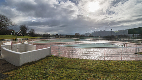 Piscinas exteriores de Pola de Siero