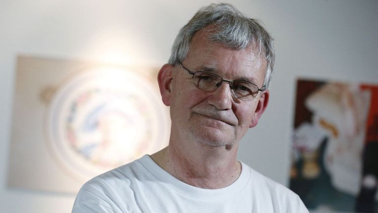 Muere Martin Parr, el fotógrafo que convirtió lo cotidiano en un espejo irónico del mundo moderno