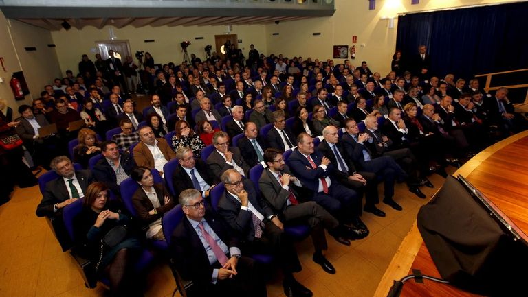 Más de 170 invitados acudieron al encuentro en la Casa de la Cultura de Vegadeo