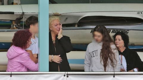 La familia del piragüista desaparecido en el Lérez sigue el operativo de búsqueda desde el club naval de Pontevedra
