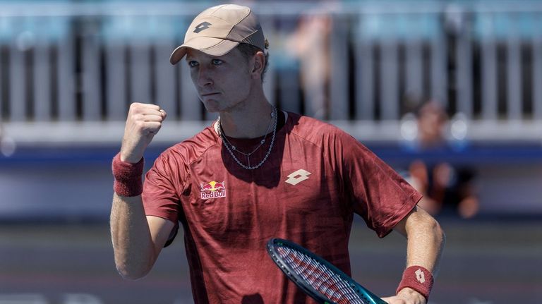 Tintín Landaluce, el tenista que viaja con una guitarra y lee a Séneca