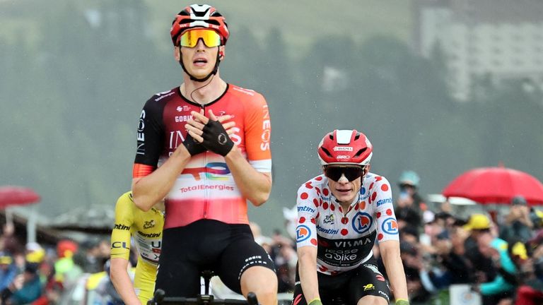Arensman rubrica una nueva hazaña en La Plagne y Pogacar cierra el Tour