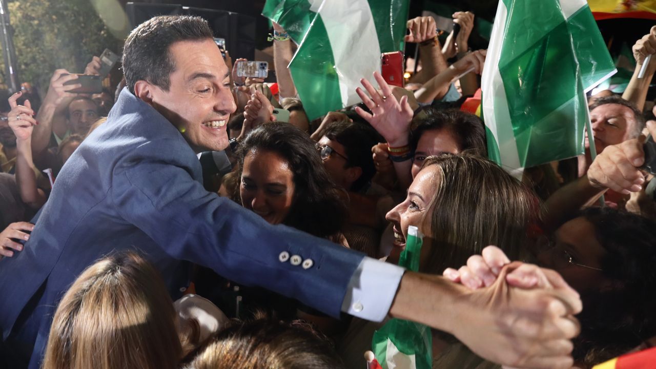 Juanma Moreno agradece a los simpatizantes del PP su apoyo tras su rotunda victoria electoral