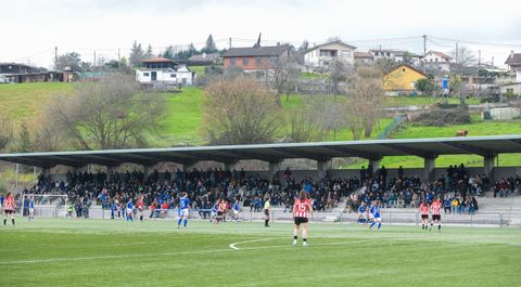 La grada del José Ramón Suárez de San Claudio, durante el Real Oviedo-Athletic B