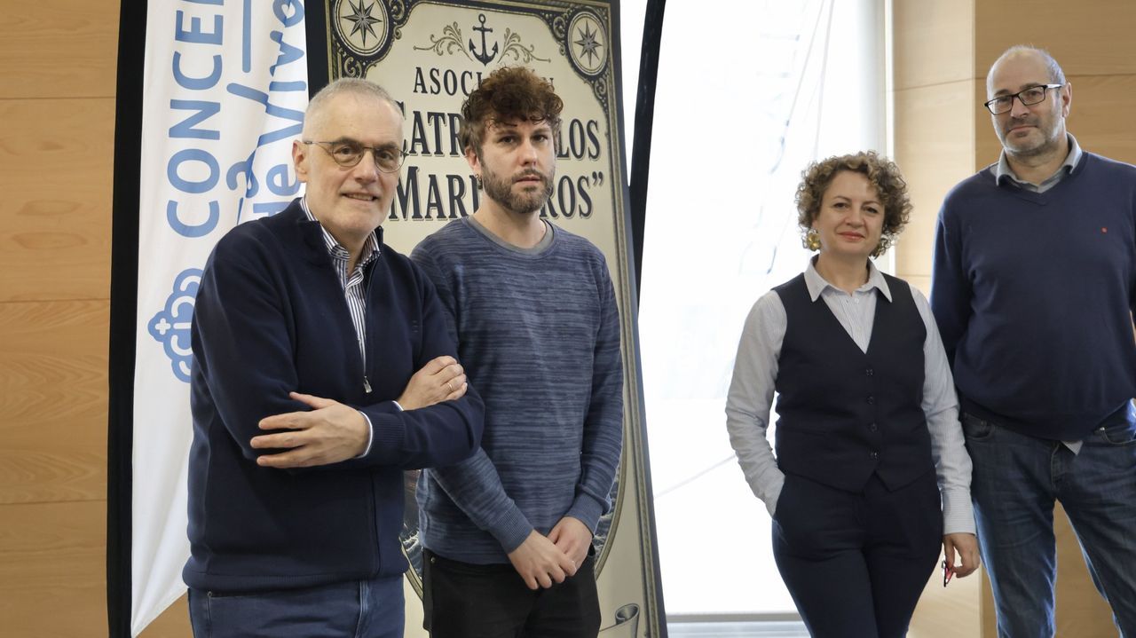 <span lang= gl >En imaxe de arquivo, presentaci&oacute;n d&aacute; homenaxe &aacute; canci&oacute;n &laquo;Catro lanuxes mari&ntilde;eiros&raquo; que se desenvolver&aacute; non Teatro Pastor D&iacute;az ou pr&oacute;ximo 5 de agosto</span>