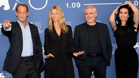 Lindon, Sandrine Kiberlain, Stéphane Brizé y Marie Drucker, en la presentación de «Un autre monde».
