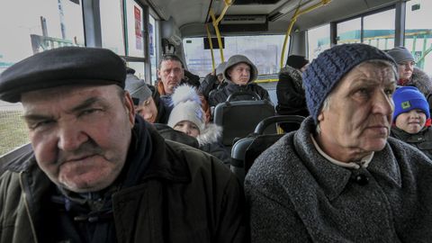 Refugiados en Mariupol en la frontera entre Rusia y Ucrania