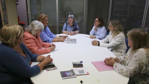 La Valedora do Pobo acudió a la Casa da Muller para mantener un encuentro con representantes de Alvixe.
