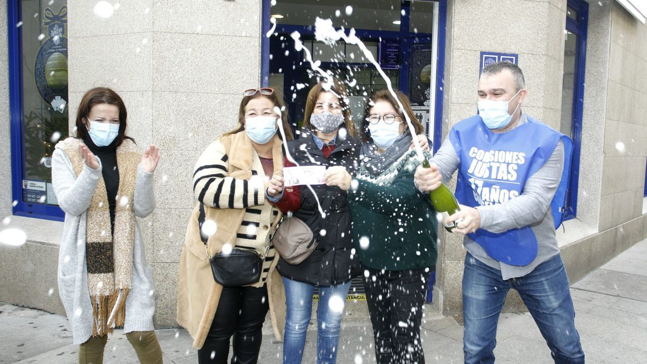 El cuarto premio de la loter�a de Navidad deja 15,7 millones de euros en Illa de Aurosa