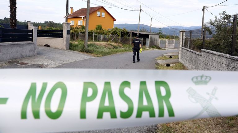 Cordón policial en la zona donde se produjo el asesinato de Sandra Boquete, Alba Boquete y Elena Jamardo