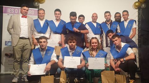 Graduación de los alumnos de ciclo medido de Automoción del IES O Ribeiro