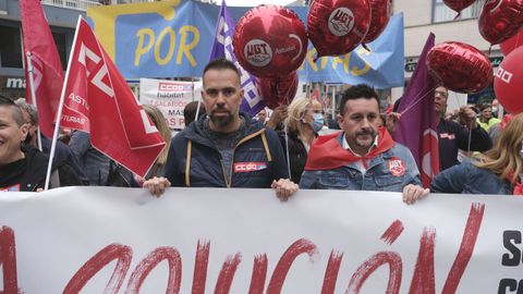El secretario general Javier Lanero de UGT y el secretario general de CCOOJose Zapico de Asturias conmemoran el Primero de Mayo en la manifestación de Avilés