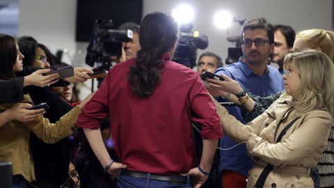 El eurodiputado y secretario general de Podemos, Pablo Iglesias, durante unas declaraciones que ha realizado a los medios de comunicacin.
