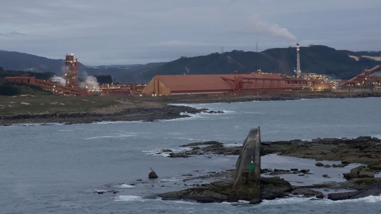 Alcoa vuelve a producir aluminio sin cimentar su viabilidad futura