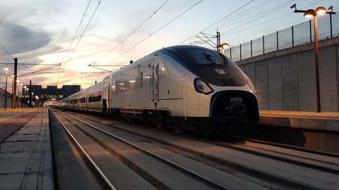El tren de muy alta velocidad Avril, en la lnea Madrid-Valladolid