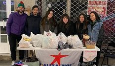 Voluntarios de Galiza Nova Arnoia-A Limia en la jornada de recogida