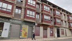 En el edificio nmero 57 de la avenida de Galicia de Mugardos hay tres pisos a la venta