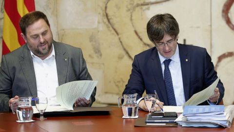 Oriol Junqueras, conseller de Economa, y Carles Puigdemont, president de la Generalitat