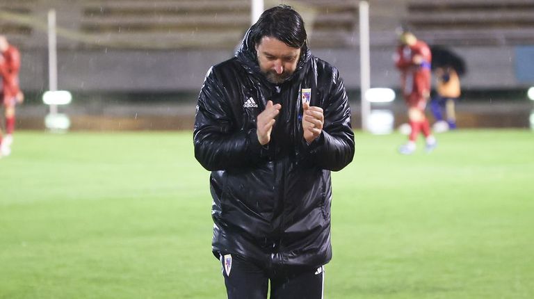 Secho Martínez: «El Compostela tiene que dar una buena versión futbolística para poder ganarle al Estradense»