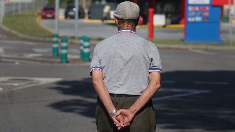 Los pensionistas que viven fuera de España tendrán que acreditar su fe de vida tres veces al año