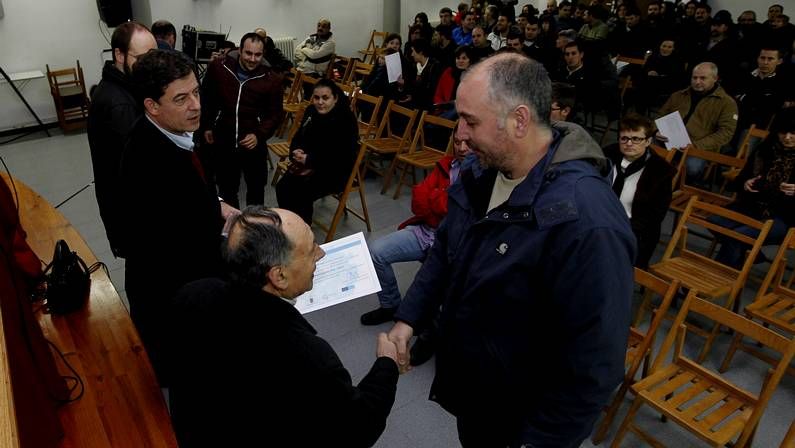 Los redactores del proyecto del plan de encauzamiento de Sarrria se lo explicaron a los vecinos