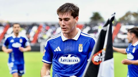 Samu Rodr�guez celebra su gol al Ceuta