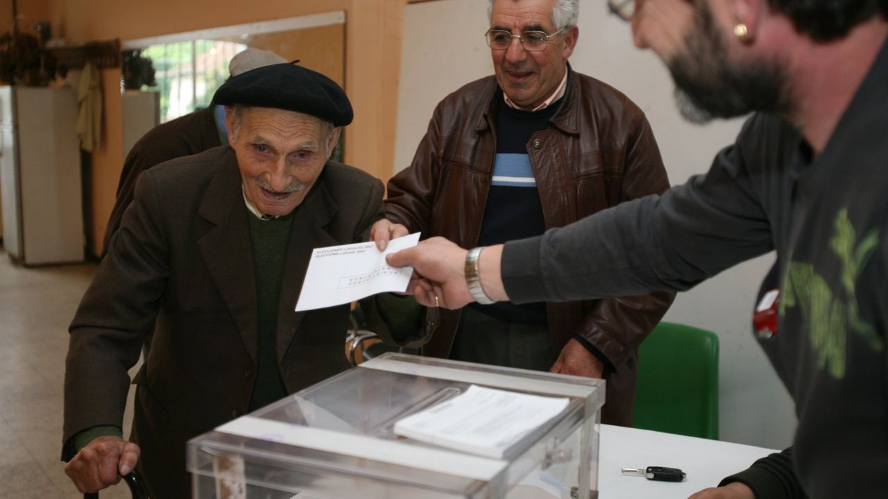 Avin de Air Europa realiza un aterrizaje de emergencia en Brasil tras fuertes turbulencias.Acto final de las ayudas BEME de la Xunta del 2023