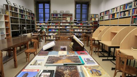 La zona de lectura de la biblioteca del Seminario, que tiene ms de 100.000 volmenes