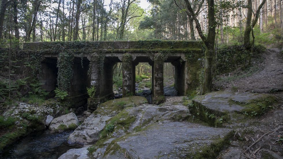 Barbanza, en la vanguardia de la arquitectura.Vista de la costa de A Corua y la Torre de Hrcules desde el parque del monte de San Pedro