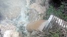 Investigan un vertido de aguas fecales al río Lea, en el polígono de Castro