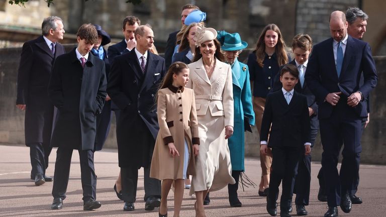 La familia real británica asiste a la misa de Pascua sin las princesas Beatriz y Eugenia