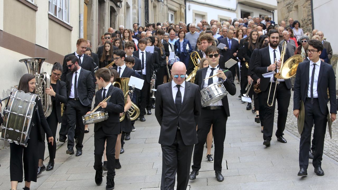 La  banda de Sarria, en la procesin del da de San Xon de hace aos
