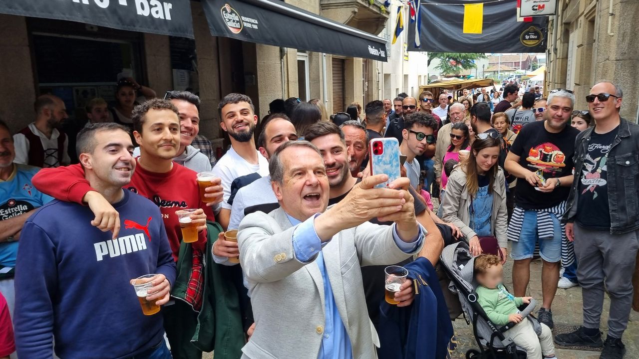 10 minutos con Ins Rey.Abel Caballero visita la fiesta tradicional A Brincadeira de Bouzas