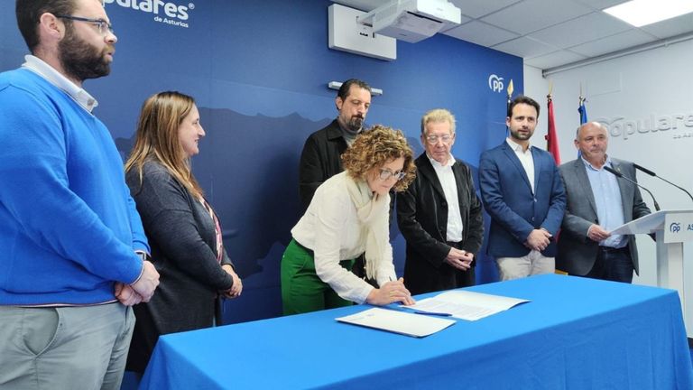 Alcaldes y alcaldesas del PP en Asturias firman el manifiesto «en defensa de la igualdad de todos los españoles»