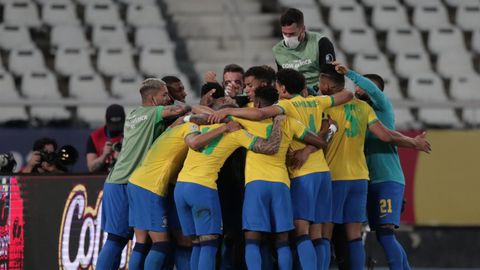 La selección brasileña celebrando el gol anotado por Lucas Paquetá