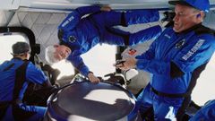 Seis pasajeros han disfrutado de diez minutos ms all de la atmsfera con la empresa Blue Origin