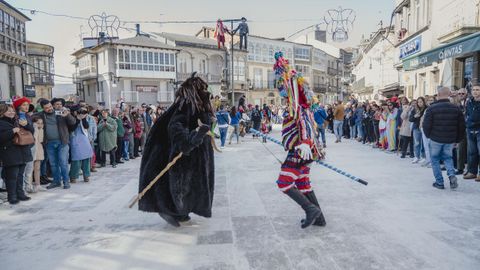 Domingo de entroido en Viana do Bolo.Jornada grande para folións y boteiros.