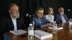 Otero, segundo por la izquierda, present su libro en la Casa da Cultura focense en septiembre de 2022