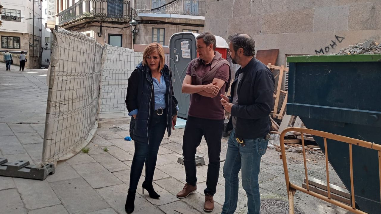 Ambiente en Ferrol por la celebracin de Hispacn y Parrochio.Exterior de la casa rural San Andrs de Teixido, con una amplia terraza con hrreo y vistas al mar