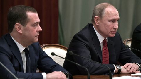 Medvédev junto al presidente ruso, Vladímir Putin.