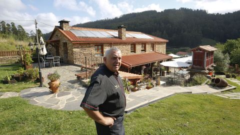 Jos Picallo, propietario de Casa Morcego, en el municipio de Valdovio, en una imagen de hace un ao