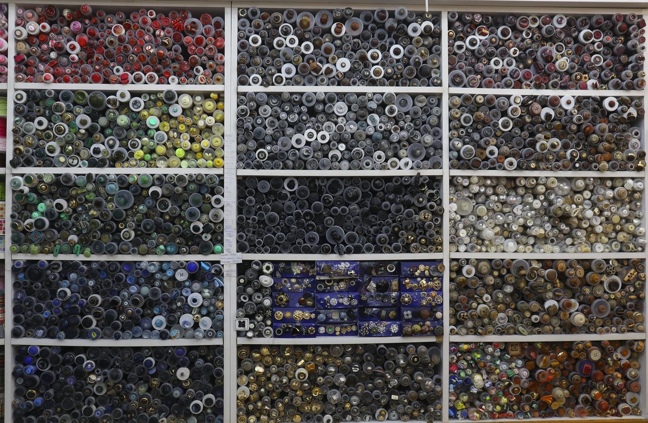 �Adios r�os, adi�s fontes� cantado e tocado ao chelo dende Basilea�por una int�rprete de Sanxenxo.Mercer�a Lans en la calle Santiago de guayaquil