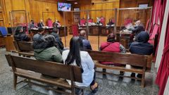 Los ocho acusados, cinco hombres y tres mujeres, este martes en la sala de vistas de la Audiencia provincial
