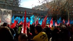 Concentraci�n de los manifestantes por Alcoa frente al Ministerio de Industria